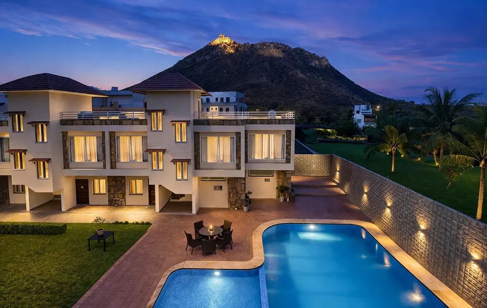 Devi Palace - Monsoon Palace View Resort